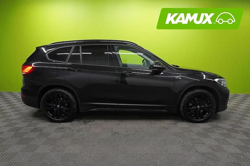Käytetty BMW X1 Sport Line 220 HP (161 kW) 2022 Musta Katumaasturi