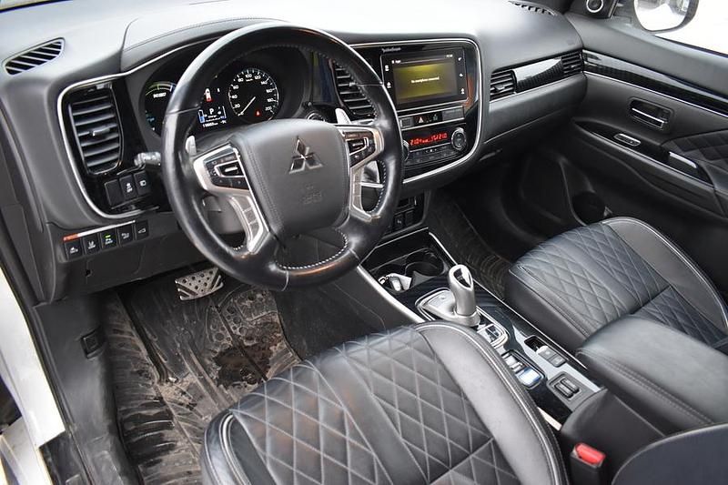 Käytetty Mitsubishi Outlander P-HEV 135 HP (99 kW) 2019 Farmari