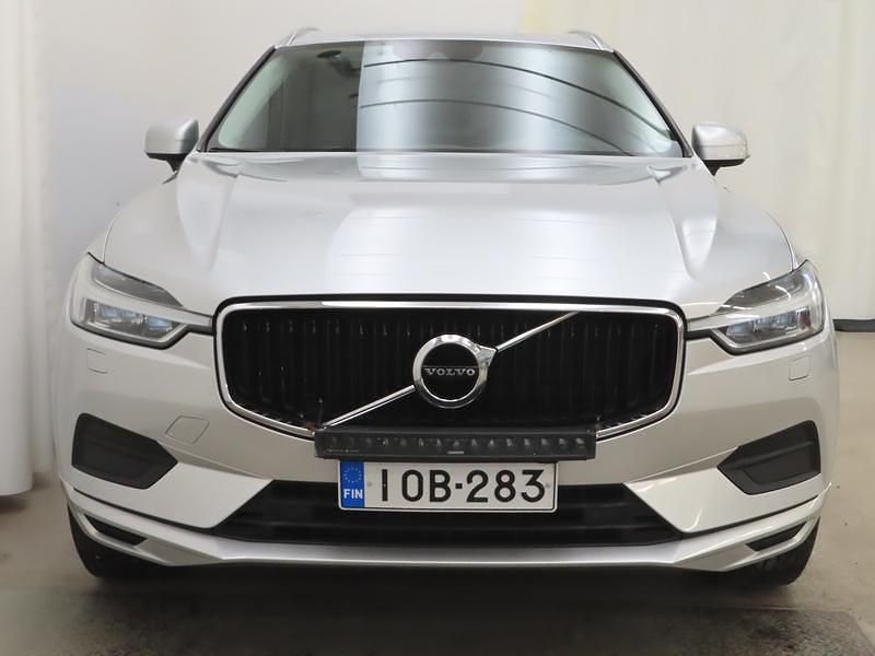 Käytetty Volvo XC60 Business Edition 190 HP (139 kW) 2018 Harmaa Katumaasturi