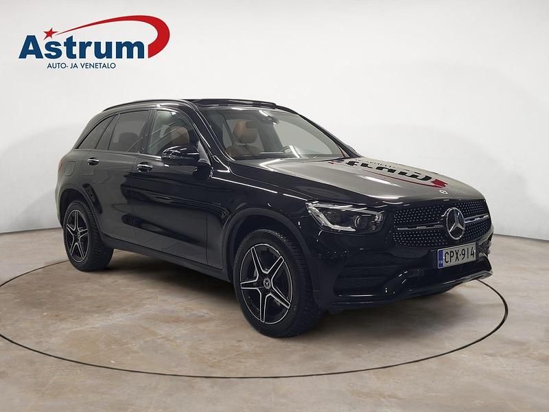 Käytetty Mercedes GLC300e Business 211 HP (155 kW) 2022 Musta Katumaasturi