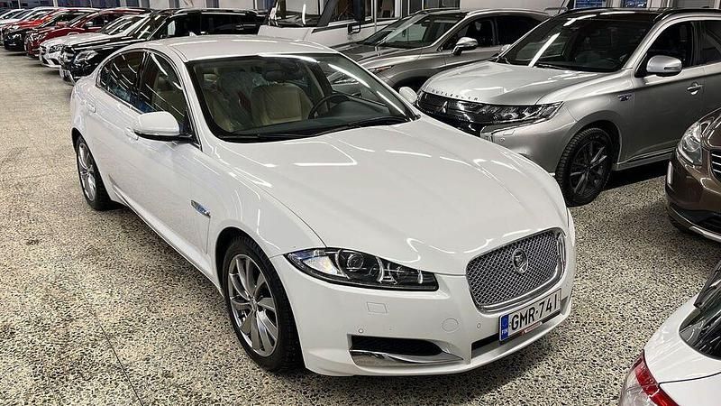 Käytetty Jaguar XF 241 HP (177 kW) 2013 Valkoinen Sedan