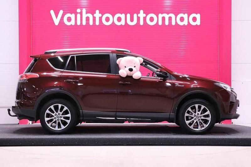 Käytetty Toyota RAV4 Hybrid Premium 155 HP (114 kW) 2016 Katumaasturi