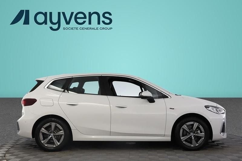 Käytetty BMW 225 Active Tourer M Sport 245 HP (180 kW) 2023 Valkoinen Tila-auto