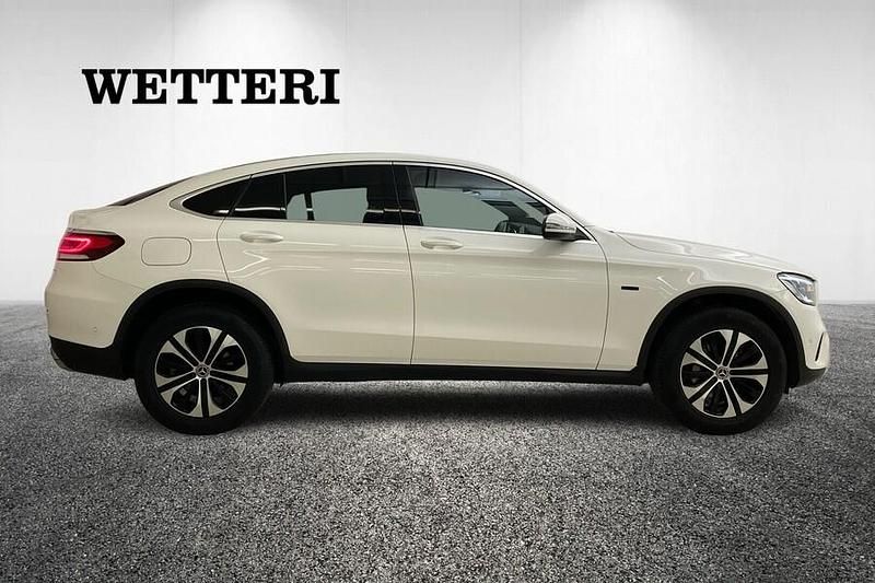 Käytetty Mercedes GLC300e Business 211 HP (155 kW) 2021 Valkoinen Coupe - kaksiovinen
