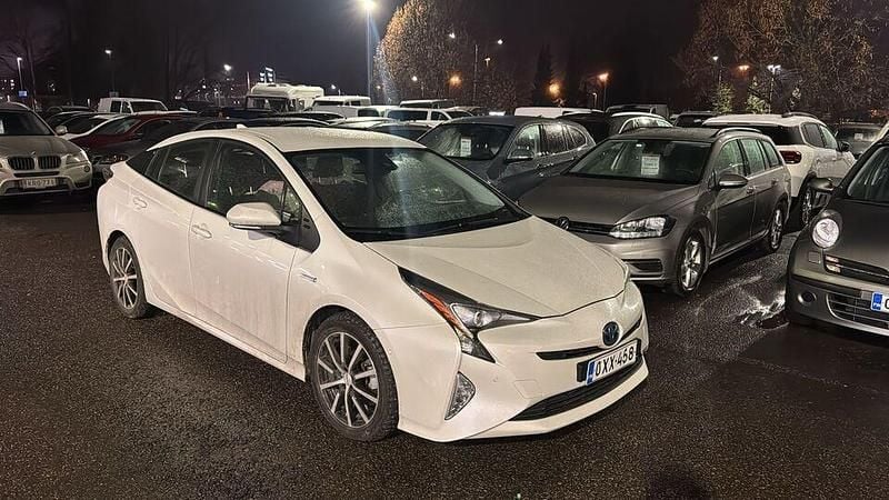 Valkoinen Käytetty 2017 Toyota Prius Active Viistoperä | 18 490 € (Perustarjous) - Kuva 1/4