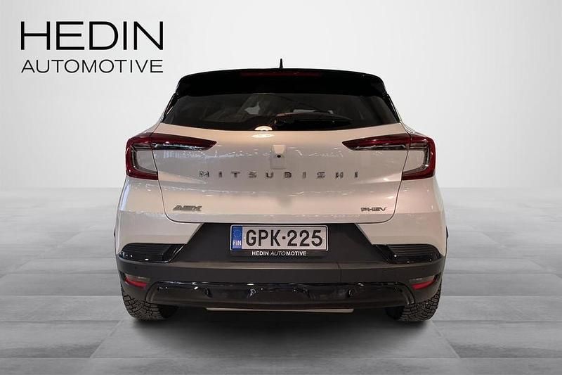 Käytetty Mitsubishi ASX Instyle 159 HP (116 kW) 2023 Valkoinen Katumaasturi