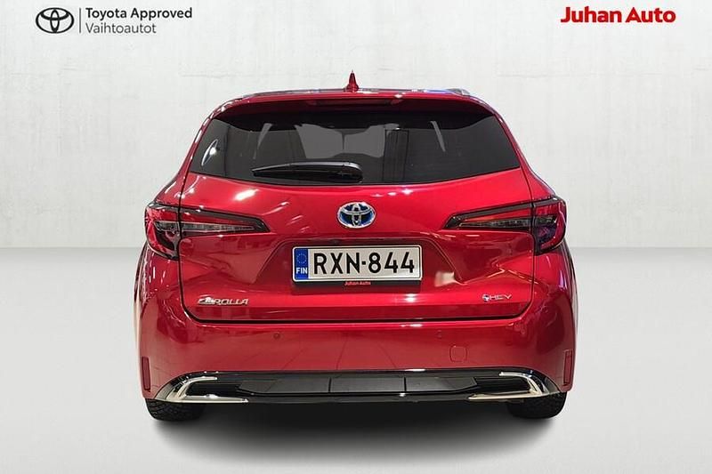 Käytetty Toyota Corolla Edition 140 HP (102 kW) 2025 Punainen Farmari