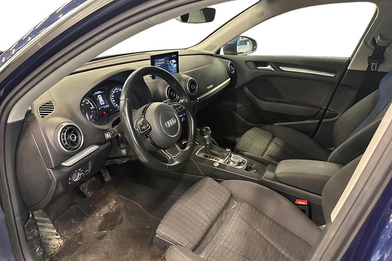 Käytetty Audi A3 Sportback e-tron 148 HP (108 kW) 2016 Sininen Viistoperä