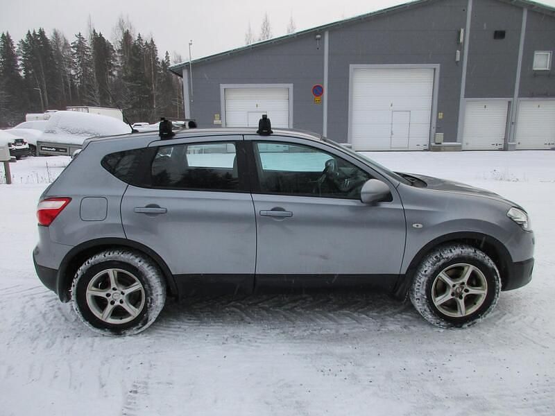 Käytetty Nissan Qashqai Acenta 117 HP (86 kW) 2011 Katumaasturi