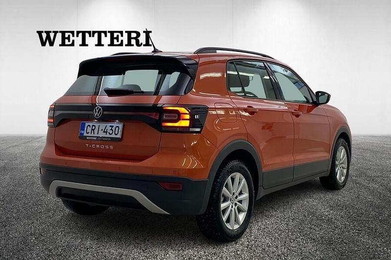 Käytetty VW T-Cross Business 110 HP (80 kW) 2023 Oranssi Katumaasturi