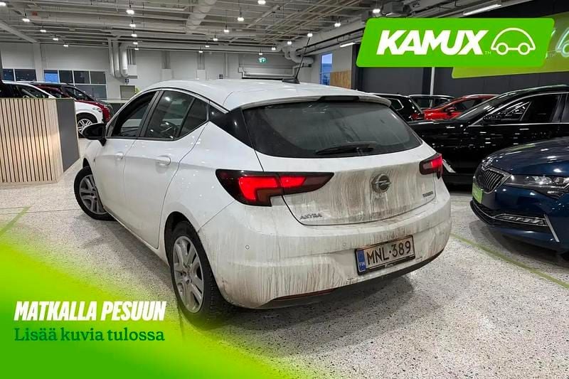 Käytetty Opel Astra Enjoy 125 HP (91 kW) 2018 Valkoinen Sedan