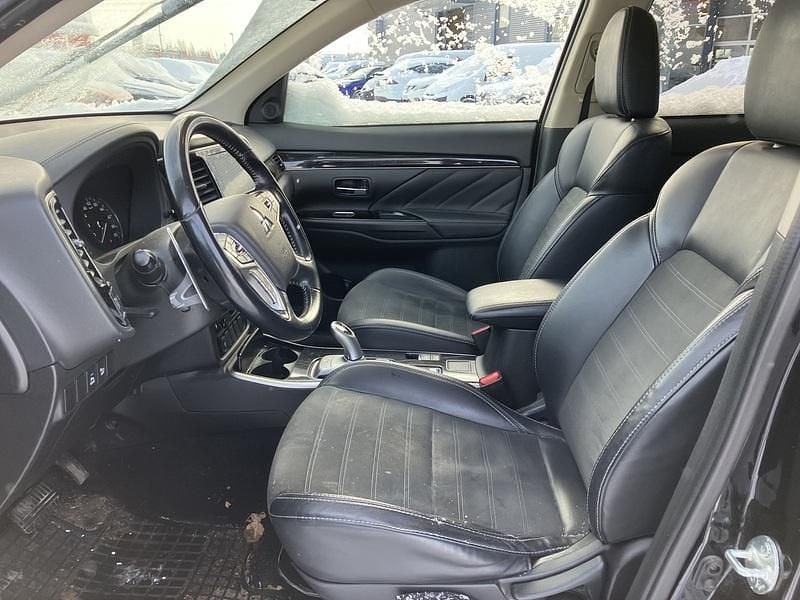 Käytetty Mitsubishi Outlander P-HEV 224 HP (164 kW) 2019 Katumaasturi