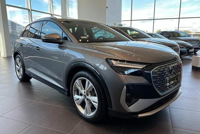 Harmaa Käytetty 2023 Audi Q4 e-tron S-Line Katumaasturi | 42 990 € (Hieman kallis) - Kuva 1/3