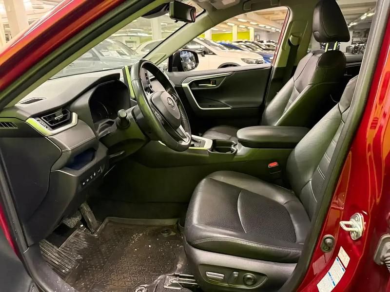 Käytetty Toyota RAV4 Hybrid Premium 178 HP (130 kW) 2019 Punainen Katumaasturi