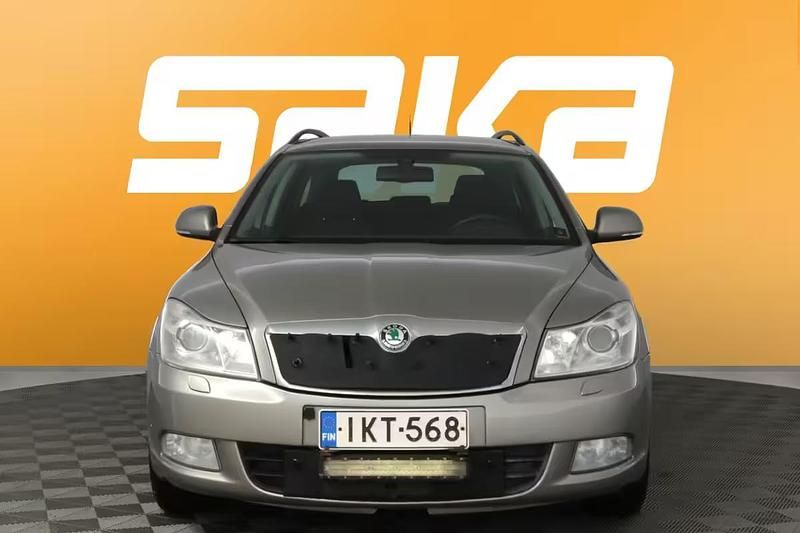 Käytetty Skoda Octavia Style 116 HP (85 kW) 2012 Musta Farmari