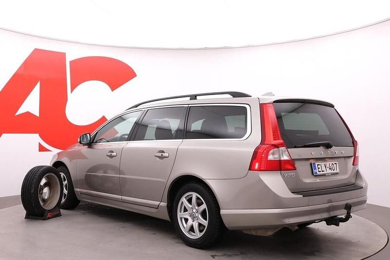 Käytetty Volvo V70 Momentum 180 HP (132 kW) 2011 Ruskea Farmari