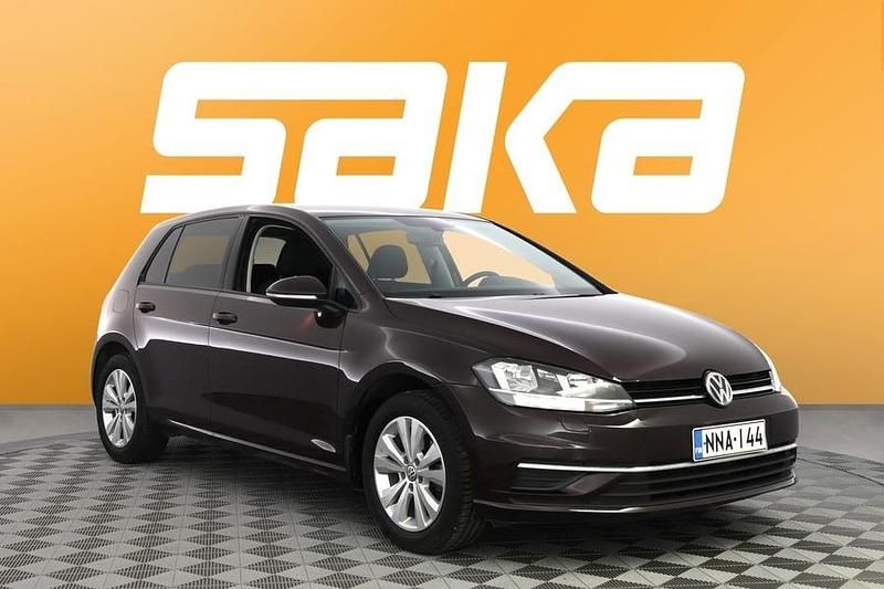 Käytetty VW Golf VII Comfortline 110 HP (80 kW) 2018 Viistoperä