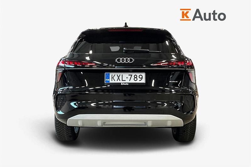 Käytetty Audi Q3 201 HP (147 kW) 2026 Musta Katumaasturi