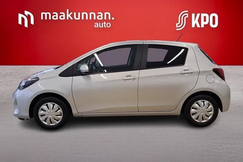 Käytetty Toyota Yaris Style 99 HP (72 kW) 2015 Hopea Viistoperä