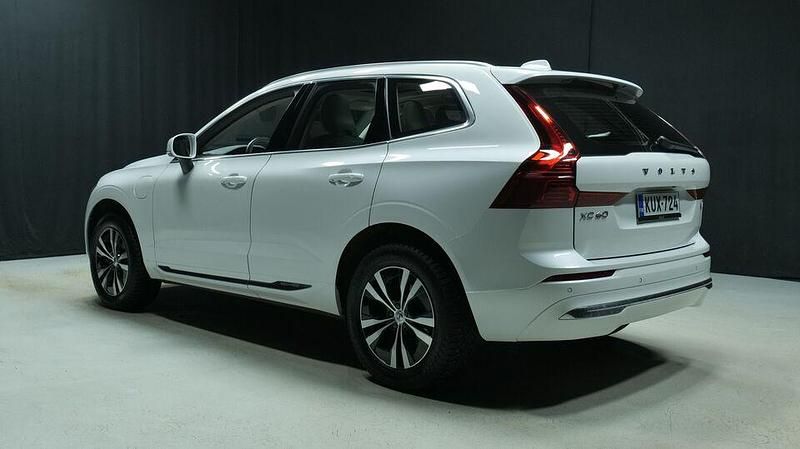 Käytetty Volvo XC60 Plus 350 HP (257 kW) 2023 Katumaasturi