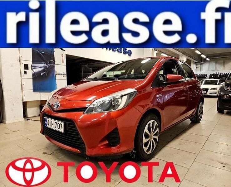 Käytetty Toyota Yaris Hybrid Sol 75 HP (55 kW) 2012 Punainen Viistoperä