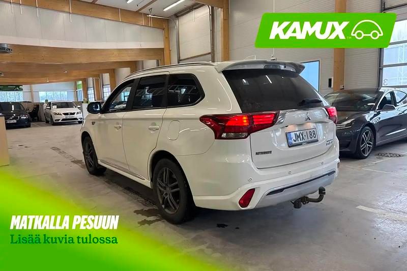 Käytetty Mitsubishi Outlander P-HEV Instyle 360 HP (264 kW) 2019 Graphite Katumaasturi