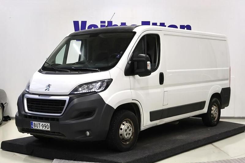 Punainen Käytetty 2019 Peugeot Boxer Allure Van | 10 950 € (Supertarjous) - Kuva 1/2