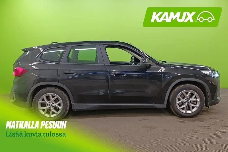 Käytetty BMW iX1 Comfort Edition 230 kW (313 HP) 2023 Musta Katumaasturi