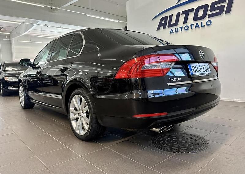 Käytetty Skoda Superb Business Line 170 HP (125 kW) 2014 Musta Sedan