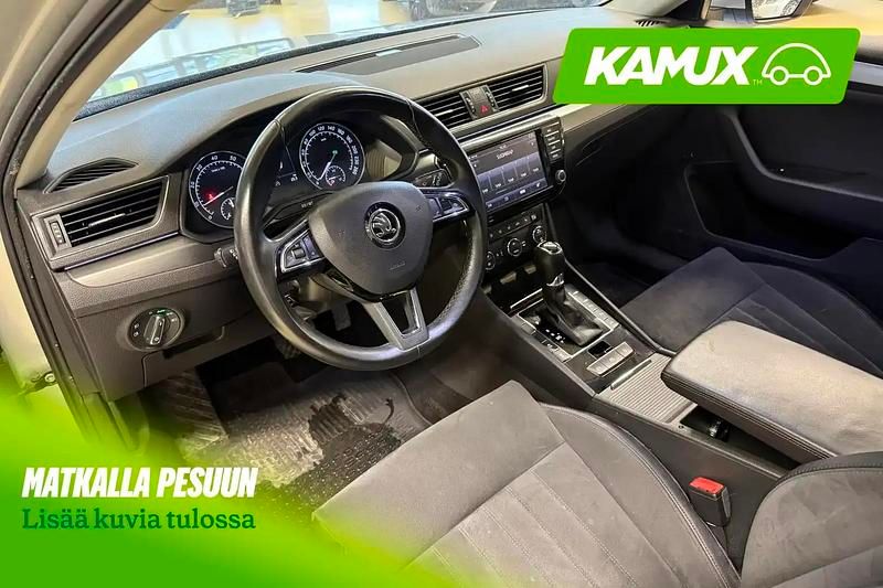Käytetty Skoda Superb Elegance 150 HP (110 kW) 2017 Hopea / harmaa Farmari