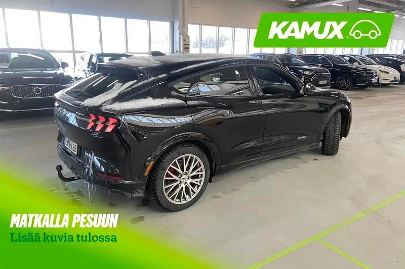 Käytetty Ford Mustang Mach-E Premium 258 kW (351 HP) 2022 Musta Katumaasturi