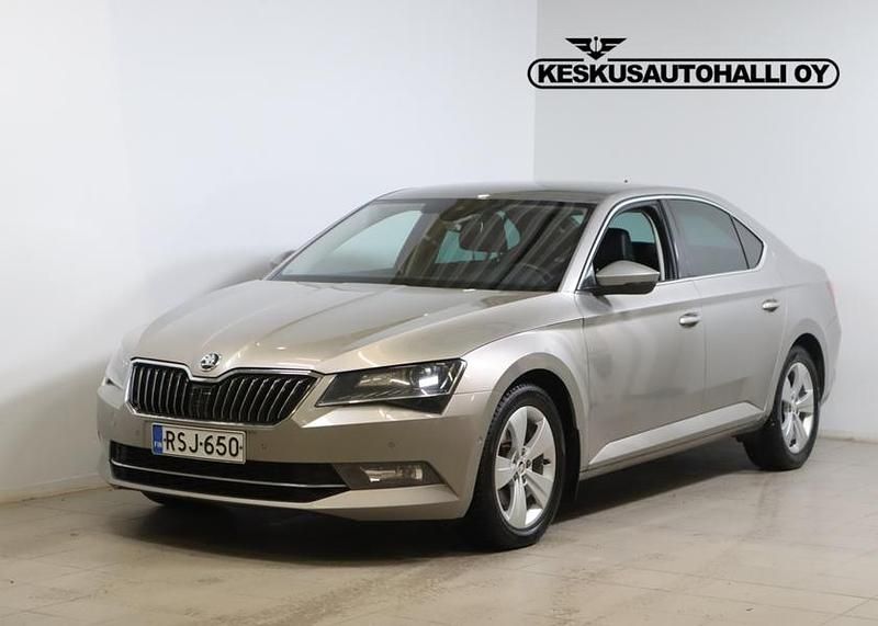 Ruskea Käytetty 2016 Skoda Superb Style Sedan | 18 900 € (Kallis) - Kuva 1/4