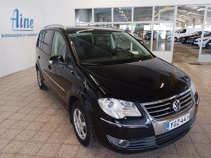 Käytetty VW Touran Highline 140 HP (102 kW) 2008 Musta Tila-auto