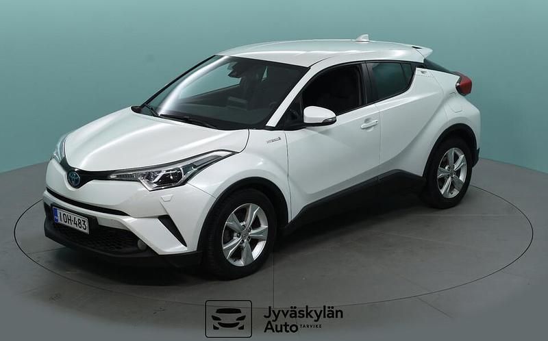 Käytetty Toyota C-HR Active 122 HP (89 kW) 2018 Valkoinen Katumaasturi