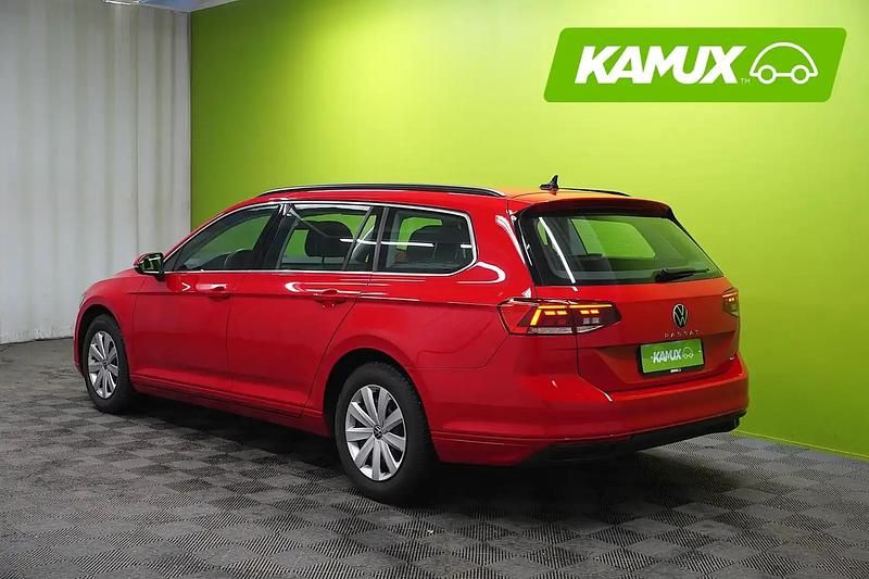 Käytetty VW Passat Business 122 HP (89 kW) 2023 Punainen Farmari