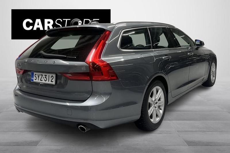 Käytetty Volvo V90 Momentum 150 HP (110 kW) 2019 Farmari