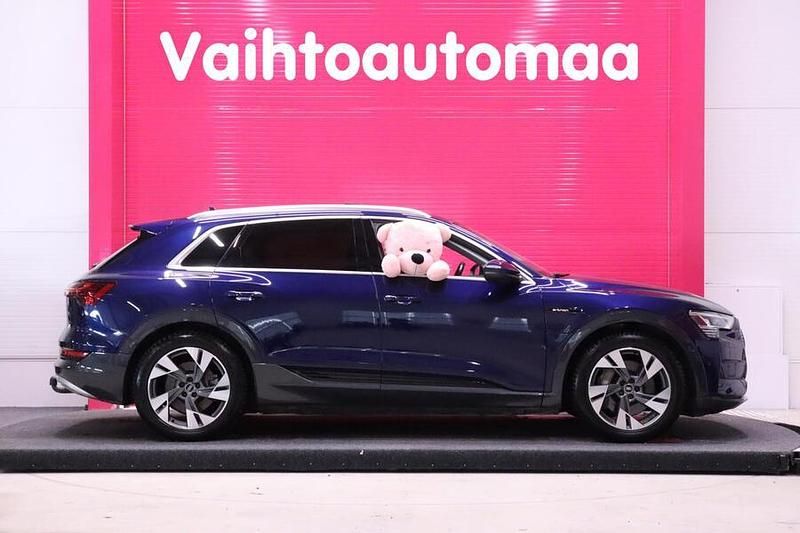 Käytetty Audi e-tron Advanced Plus 300 kW (408 HP) 2022 Katumaasturi