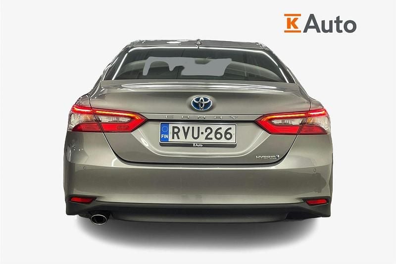 Käytetty Toyota Camry Active 218 HP (160 kW) 2024 Harmaa Sedan