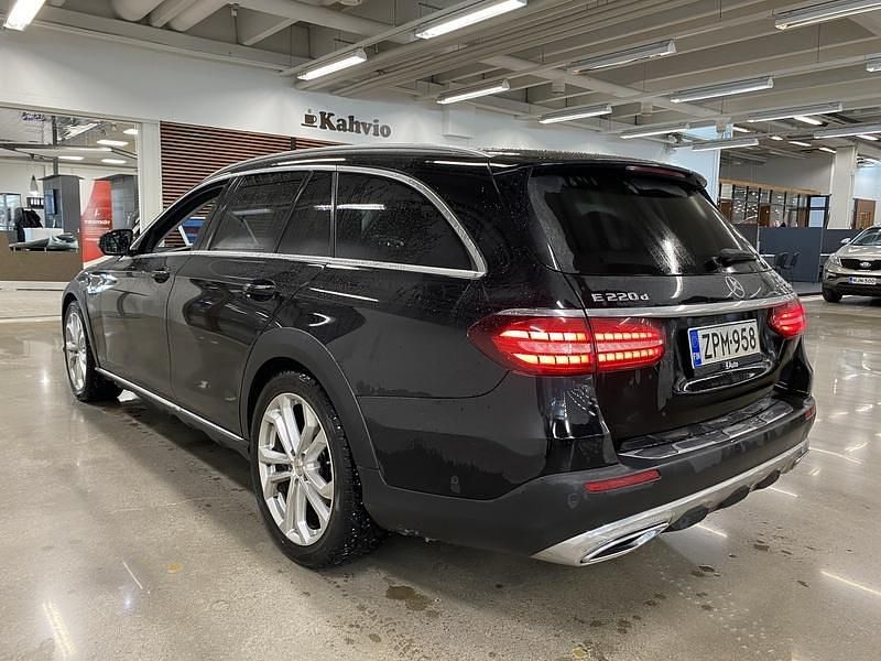 Käytetty Mercedes E220 All-Terrain 194 HP (142 kW) 2021 Musta Farmari