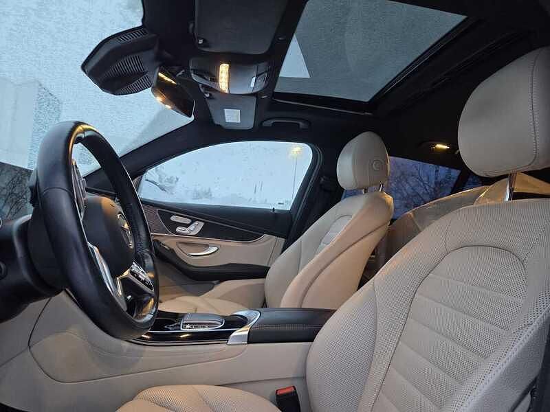 Käytetty Mercedes EQC400 AMG 300 kW (408 HP) 2021 Punainen Katumaasturi