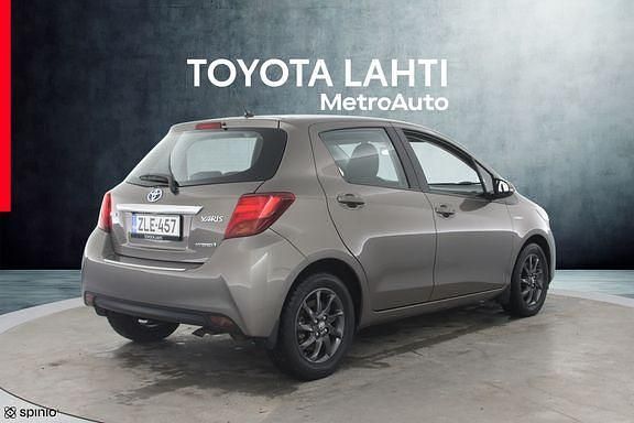 Käytetty Toyota Yaris Active 72 HP (52 kW) 2016 Harmaa Viistoperä