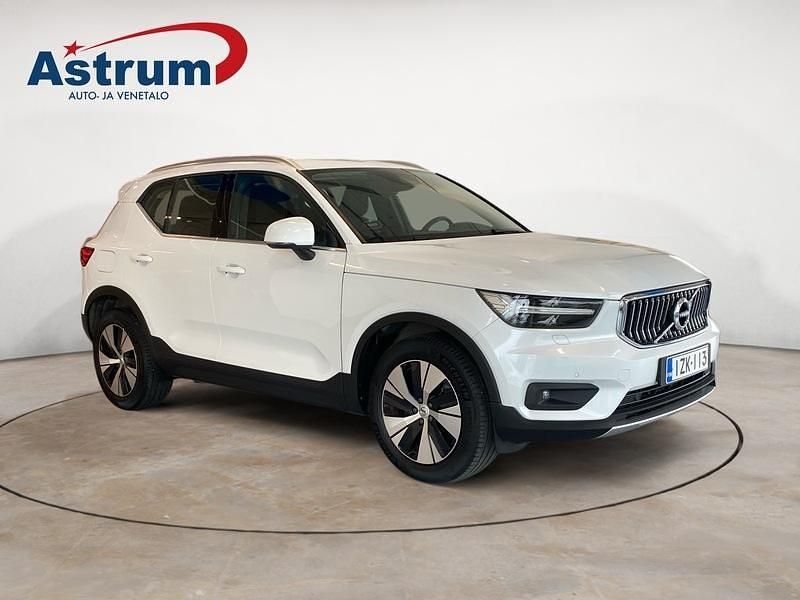 Valkoinen Käytetty 2021 Volvo XC40 Business Edition Katumaasturi | 28 800 € (Perustarjous) - Kuva 1/4
