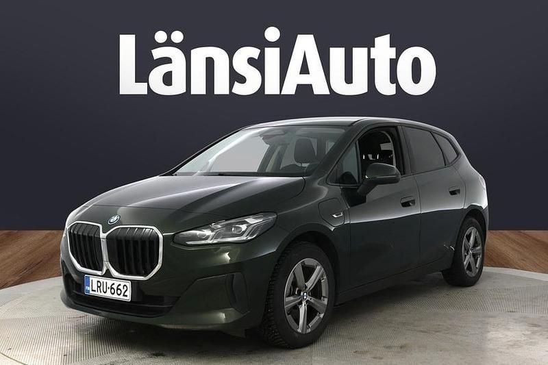 Vihreä Käytetty 2022 BMW 225 Active Tourer Tila-auto | 26 440 € (Perustarjous) - Kuva 1/1