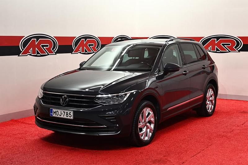 Käytetty VW Tiguan Comfortline 150 HP (110 kW) 2022 Harmaa Katumaasturi