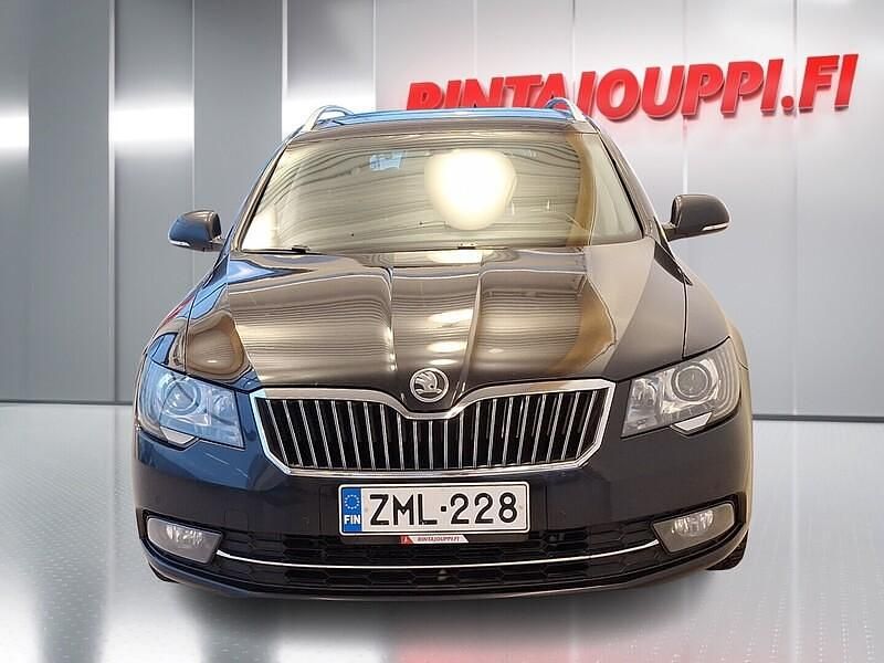 Käytetty Skoda Superb Ambition 170 HP (125 kW) 2014 Musta Farmari