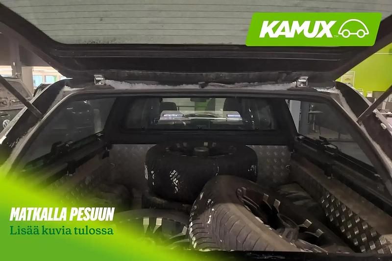 Käytetty Toyota HiLux 150 HP (110 kW) 2017 Musta Nouto