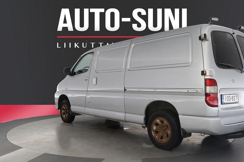 Käytetty Toyota HiAce 117 HP (86 kW) 2008 Hopea Van