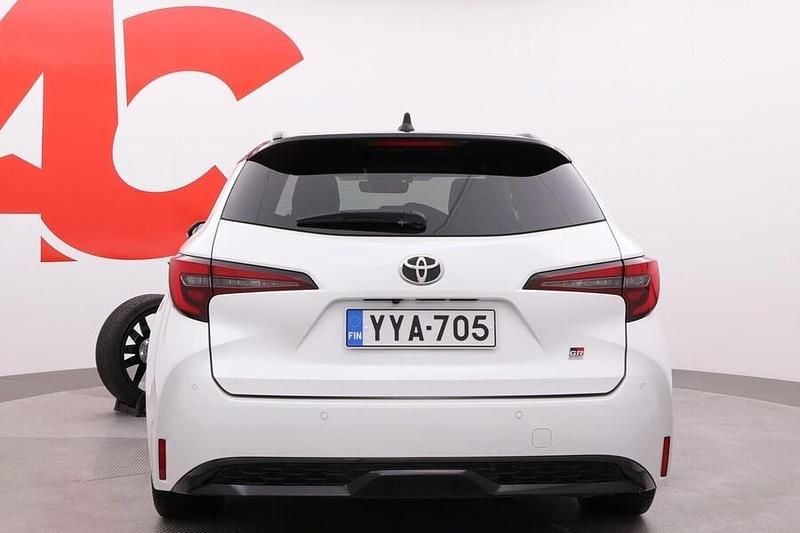 Käytetty Toyota Corolla Premium 196 HP (144 kW) 2024 Valkoinen Farmari