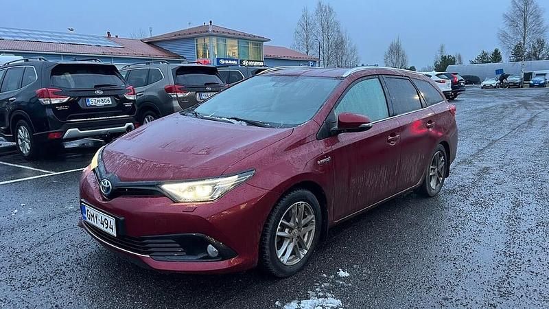 Punainen Käytetty 2018 Toyota Auris Touring Sports Active Farmari | 17 400 € (Perustarjous) - Kuva 1/4
