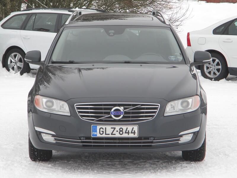 Käytetty Volvo V70 Summum 181 HP (133 kW) 2014 Harmaa Farmari